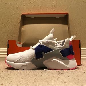 Nike NWOT | Air Huarache City Sneaker